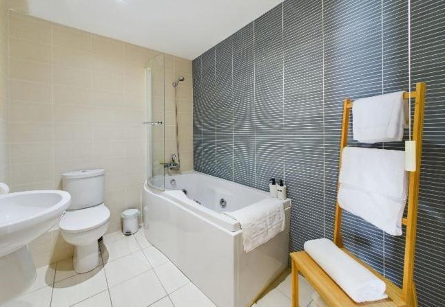 Cosy 3 Bedroom Apartment In Central Portrush With Sea Views Exterior photo